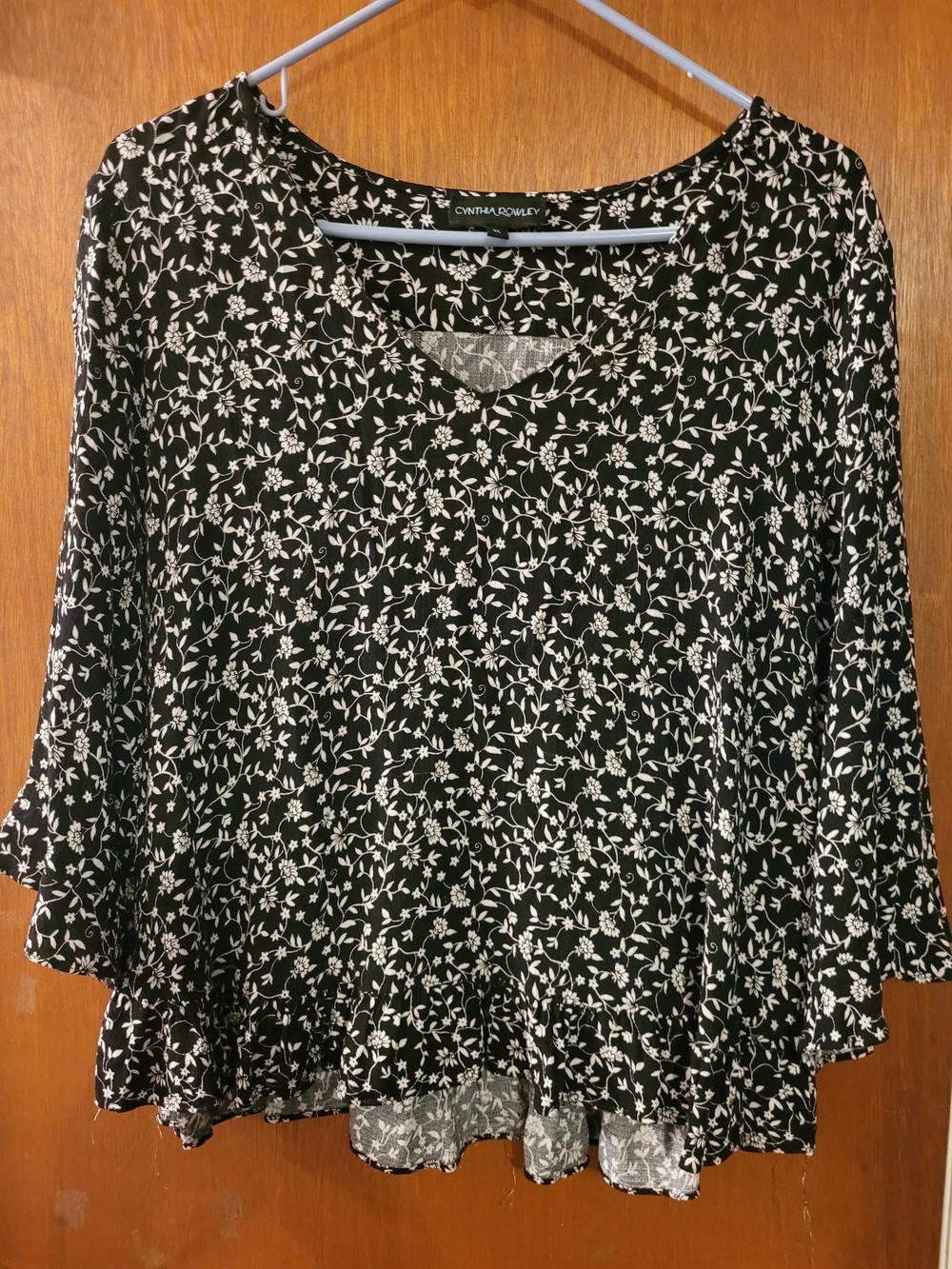 Cynthia Rowley Blue Floral V-Neck Ruffle-Hem Top